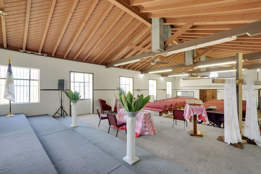 More Photos Of 109 S Aprilia Ave, Compton Religious Facility For Sale