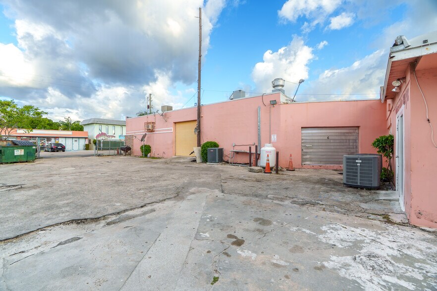 More Photos Of 341 SE 2nd Ave, Delray Beach Restaurant For Sale