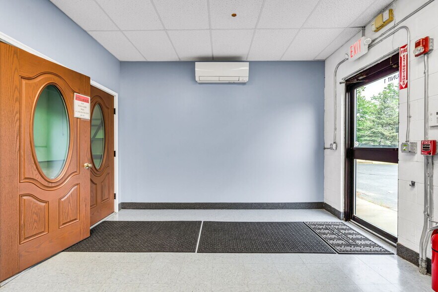 More Photos Of 35 Mill Street Central, Marlborough Warehouse For Lease