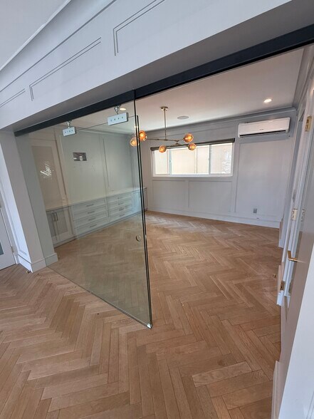 More Photos Of 733 10th St, Santa Monica Storefront Retail Office For Lease