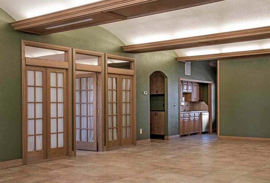 More Photos Of 1760 W Lakeview Rd, Stillwater Office For Sale