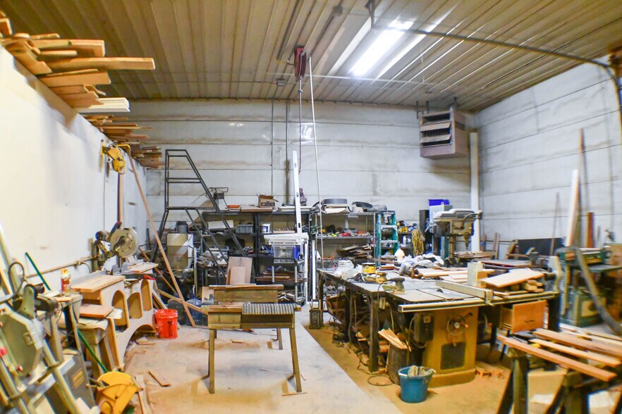 More Photos Of 3000 S 1st St, Clinton Manufacturing For Sale