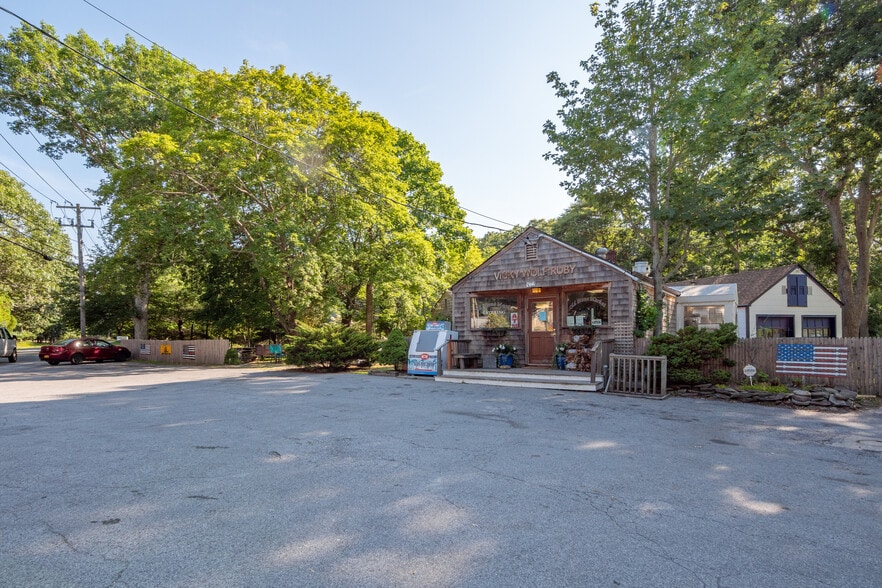 More Photos Of 472 Old Stone Hwy, East Hampton Storefront Retail Residential For Sale