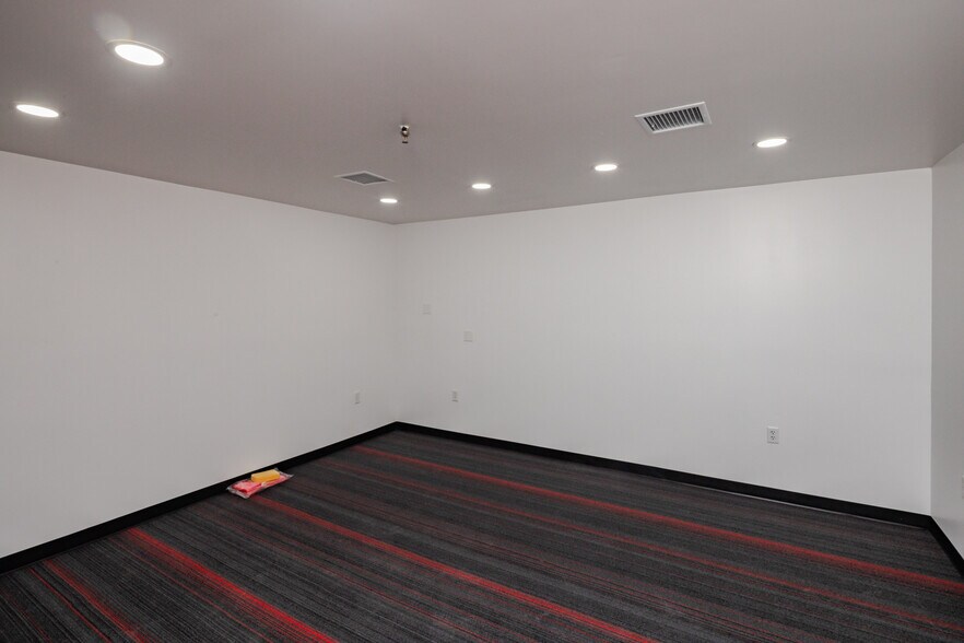 More Photos Of 1851 Commander Dr, Lake Havasu City Freestanding For Lease