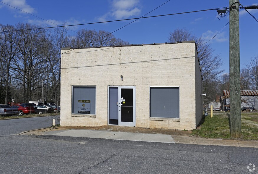 More Photos Of 20 W 11th St, Newton Storefront For Lease