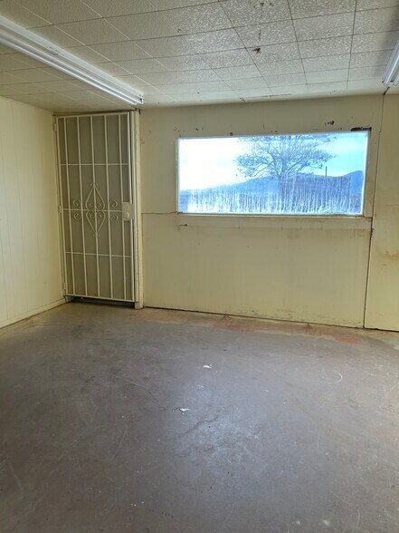 More Photos Of 1575 Roadrunner, Camp Verde Distribution For Lease