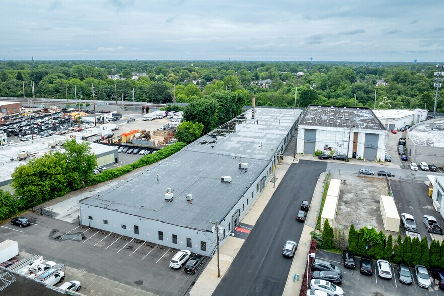 More Photos Of 50 Nassau Terminal Rd, New Hyde Park Warehouse For Lease