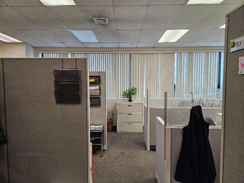 More Photos Of 166 E Jericho Tpke, Mineola Office For Lease