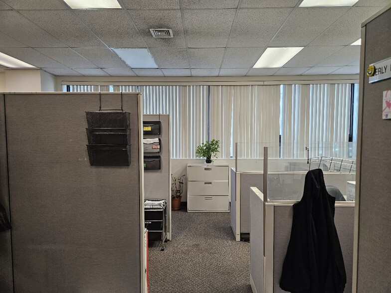 More Photos Of 166 E Jericho Tpke, Mineola Office For Lease