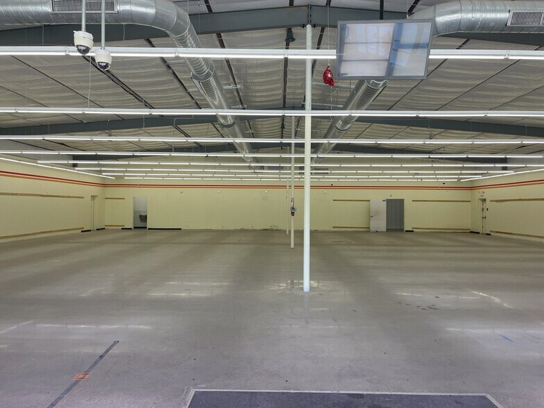 More Photos Of 44034 Highway 429, Saint Amant Freestanding For Lease