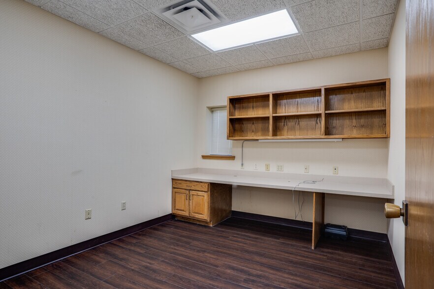 More Photos Of 2716 Commerce St, Wichita Falls Industrial For Sale