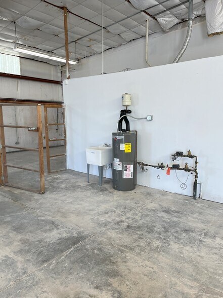 More Photos Of 7715 Venture St, Colorado Springs Warehouse For Lease