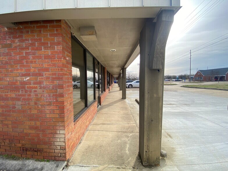 More Photos Of 1040-1056 Cliff Gookin Blvd, Tupelo Office For Lease