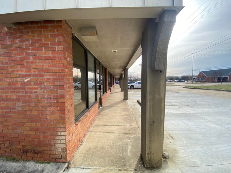 More Photos Of 1040-1056 Cliff Gookin Blvd, Tupelo Office For Sale