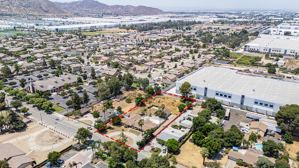 More Photos Of 10584 Juniper Ave, Fontana Warehouse For Sale