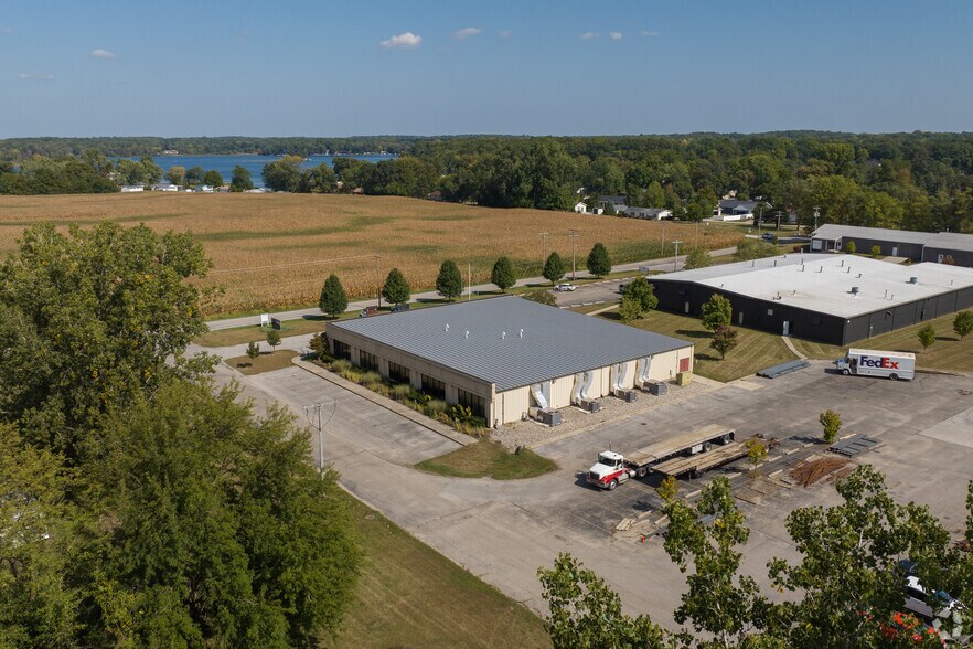 More Photos Of 8645 E Backwater Rd, North Webster Showroom For Sale