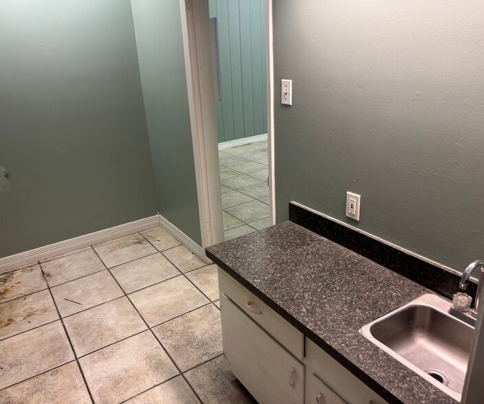 More Photos Of 740 Fannin St, Beaumont Unknown For Lease