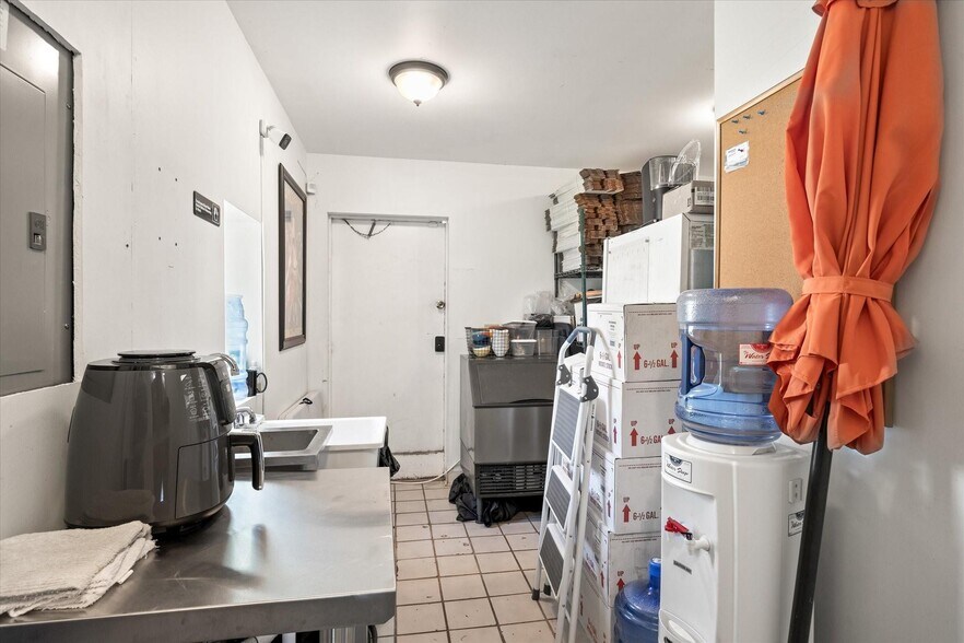 More Photos Of 608 SW Big Bend Trl, Glen Rose Restaurant For Sale