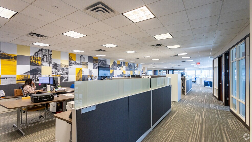 More Photos Of 333 Bridge St NW, Grand Rapids Office For Lease
