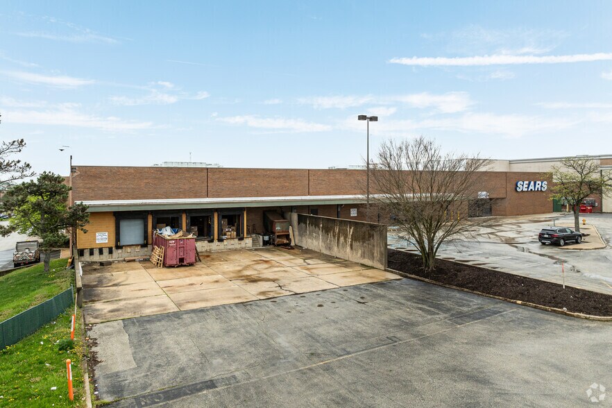 More Photos Of 1067 W Baltimore Pike, Media Department Store For Lease