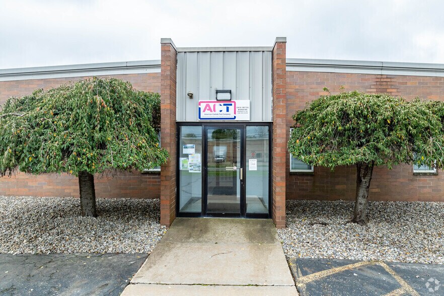 More Photos Of 3620 Progress St NE, Canton Warehouse For Lease