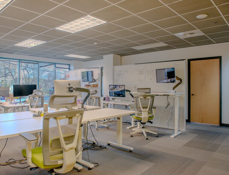 More Photos Of 3300 Meridian Ave N, Seattle Office Residential For Lease