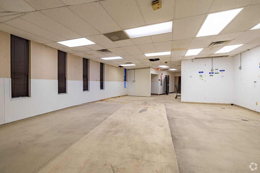 More Photos Of 4802 Texas Blvd, Texarkana Office For Sale