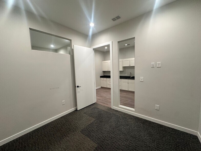 More Photos Of 6110 McFarland Station Dr, Alpharetta Medical For Lease