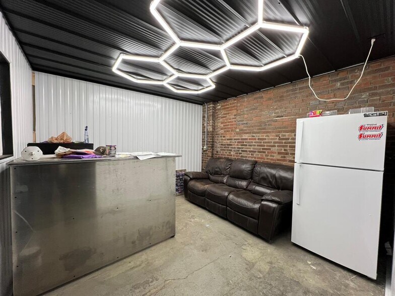 More Photos Of 700 Keogh Ct, Great Falls Light Distribution For Sale