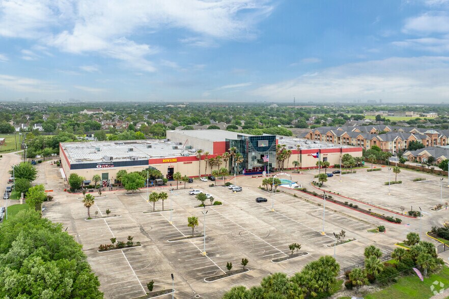 More Photos Of 13700 Beechnut St, Houston Industrial For Sale