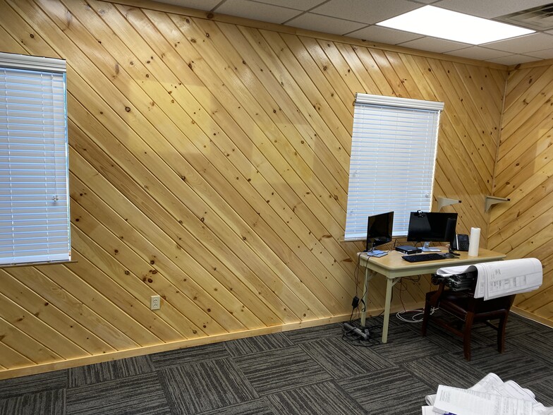 More Photos Of 6 Wesley Ct, Middletown Office For Lease