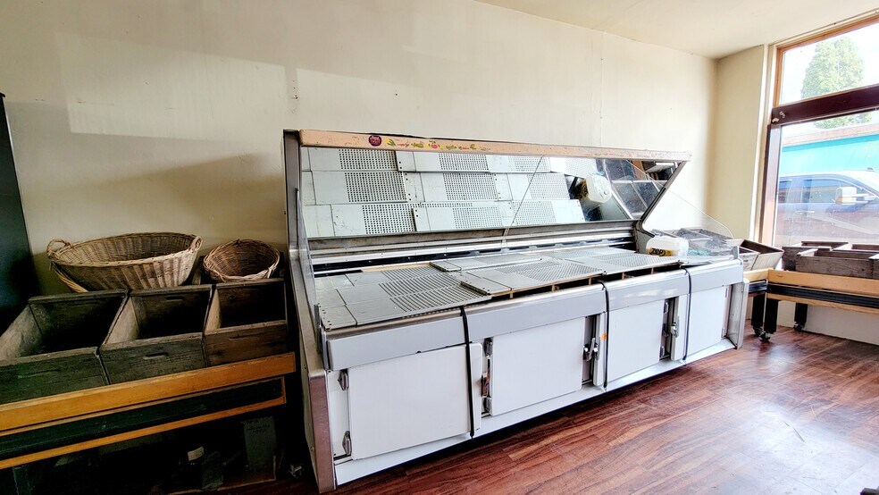 More Photos Of 239 N 3rd Ave, Stayton Convenience Store For Lease