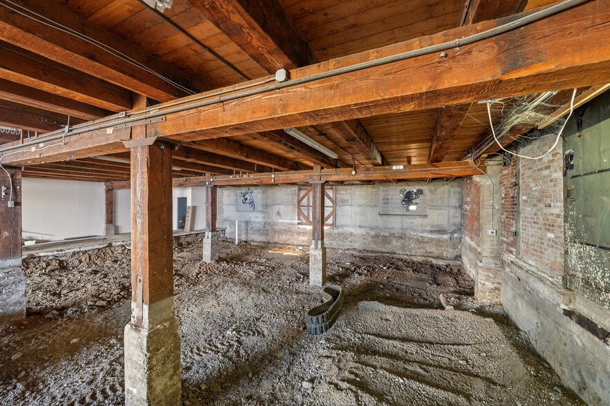 More Photos Of 316 Front St, Medford Specialty For Sale