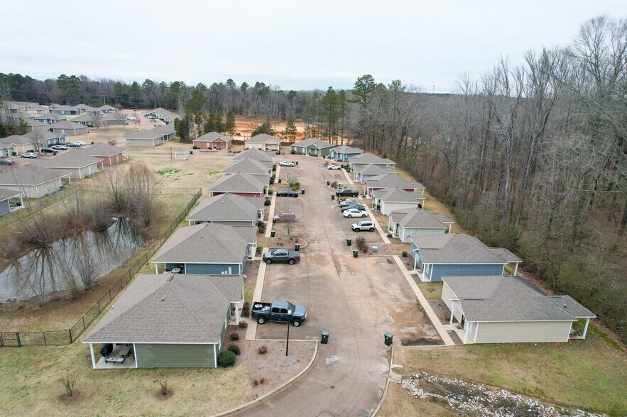 More Photos Of 360-372 Acadia Loop, Oxford Apartments For Sale