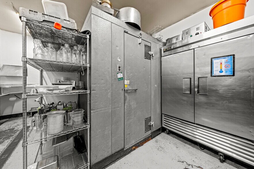 More Photos Of 701 E 2nd Ave, Durango Showroom For Lease