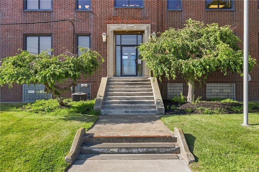 More Photos Of 2558 Hamburg Tpke, Buffalo Office For Sale