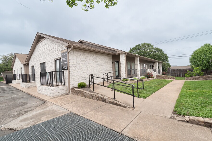 More Photos Of 13740 Research Blvd, Austin Office For Sale