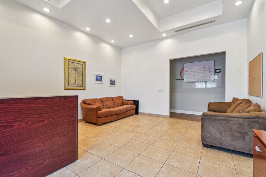 More Photos Of 10901 Danka Cir N, Saint Petersburg Office For Sale