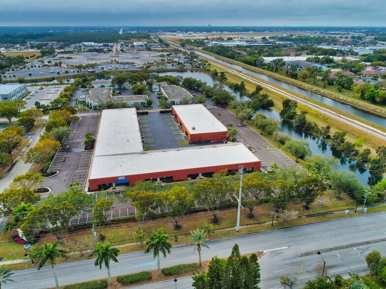 More Photos Of 2830 Winkler Ave, Fort Myers Office Residential For Lease