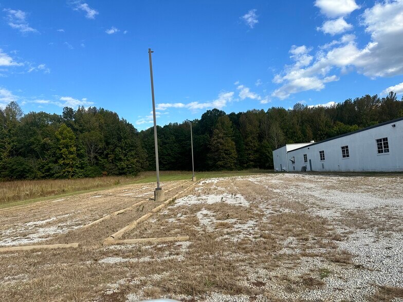 More Photos Of 944 Highway 15 N, New Albany Warehouse For Lease