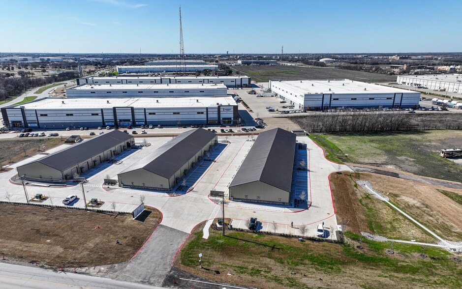 More Photos Of 3275 North McDonald Street, McKinney Distribution For Lease