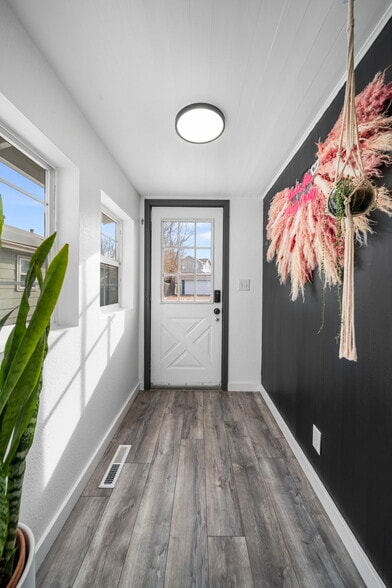 More Photos Of 9 Main St, Windsor Freestanding For Sale