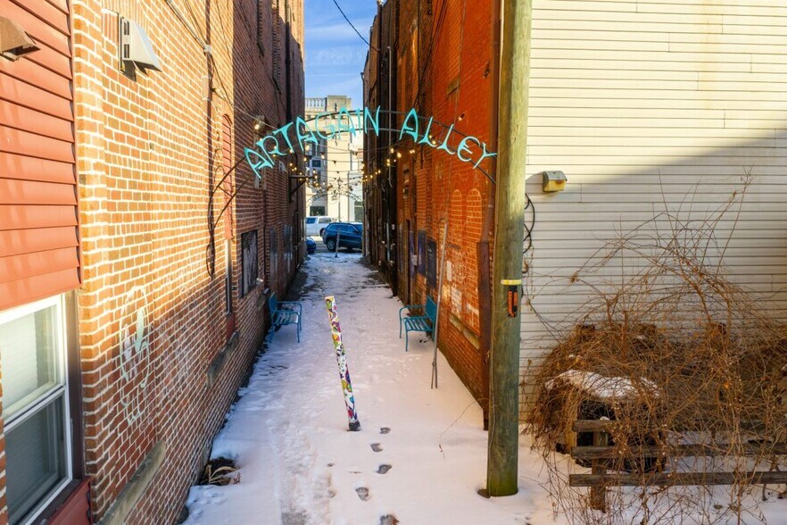 More Photos Of 110 S Broadway St, New Philadelphia Storefront Retail Office For Sale