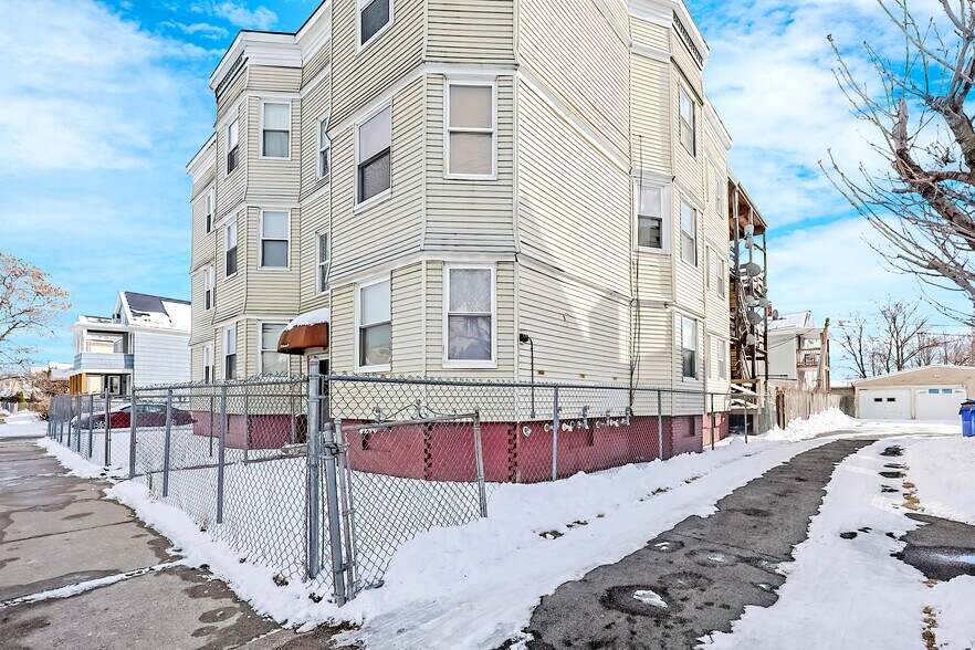 More Photos Of 93 Florence St, Springfield Apartments For Sale
