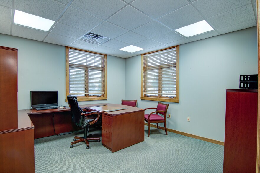 More Photos Of 3624 Oakwood Hills Pky, Eau Claire Office For Sale