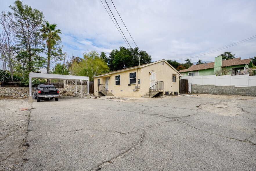 More Photos Of 7025 Day St, Tujunga Multifamily For Sale