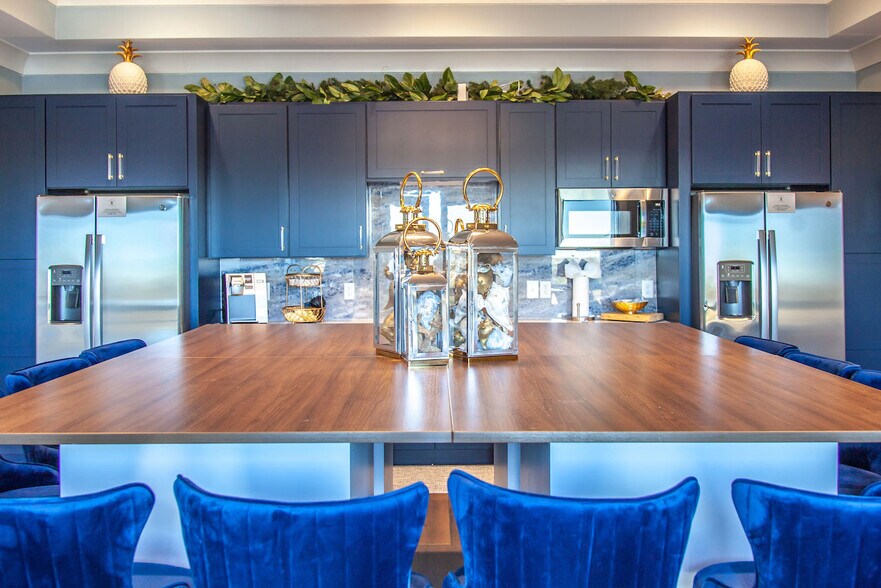 More Photos Of 670 Marina Dr, Charleston Office For Lease