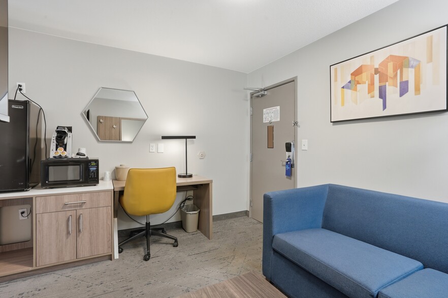 More Photos Of 10680 S Auto Mall Dr, Sandy Hotel For Sale