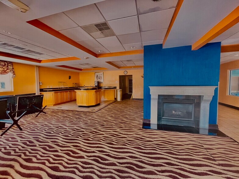 More Photos Of 1606 Central Ave, Albany Hotel For Sale