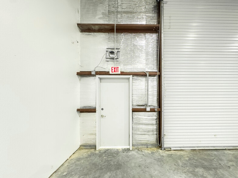 More Photos Of 9009 Pagewood Ln, Houston Warehouse For Sale
